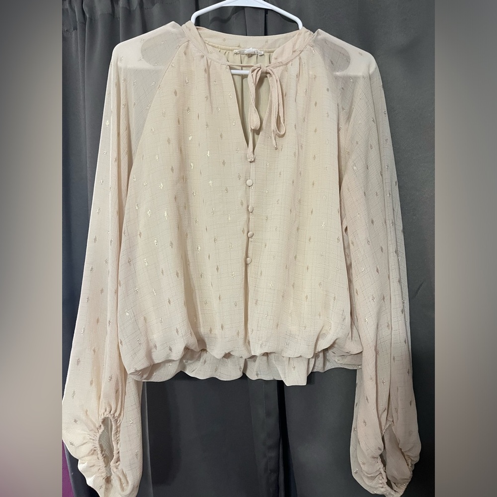 Cream blouse with gold detailing! ✨